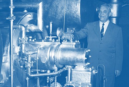 carrier-history-1922-carrier-inspect-first-centrifugal-chiller