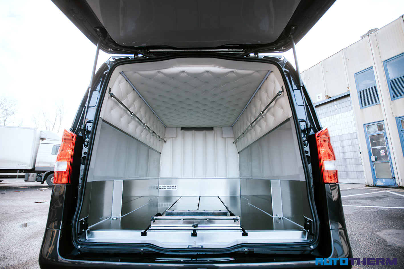 Bestattungsfahrzeuge aus Transporter